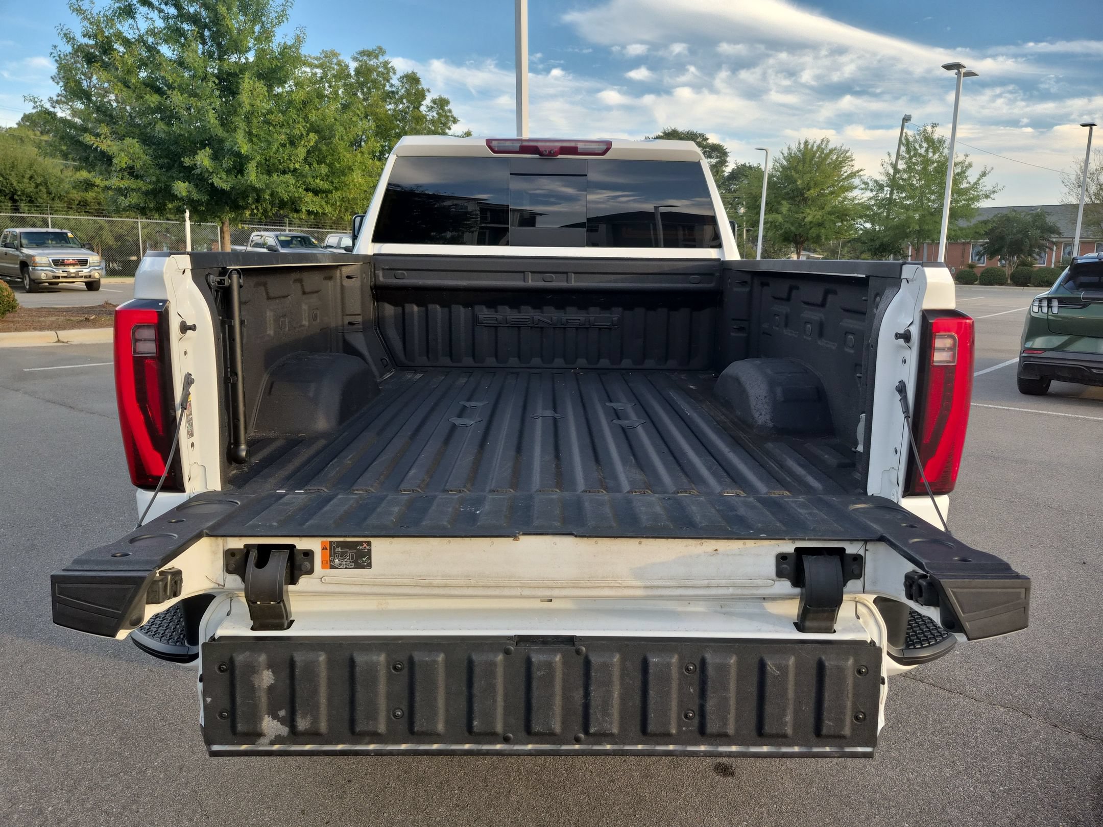 Used 2024 GMC Sierra 2500 Denali w/ Technology Package AWD/4WD image 32