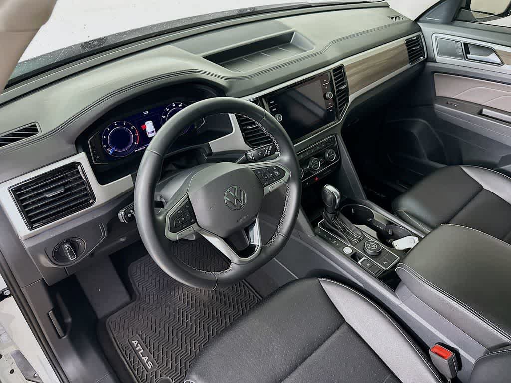 Used 2022 Volkswagen Atlas SEL AWD/4WD image 2