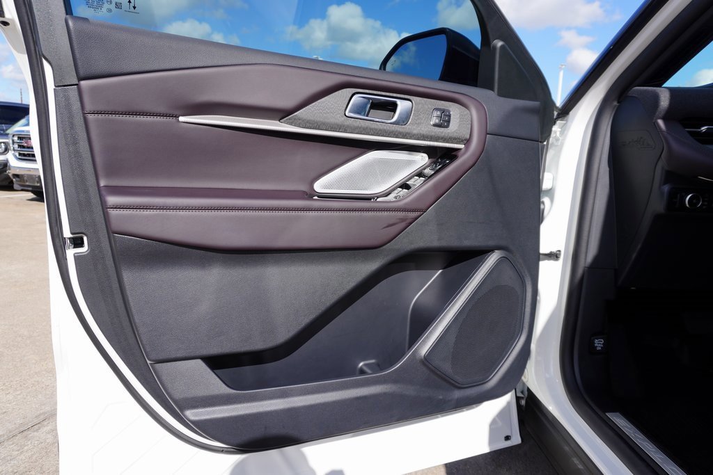 Certified 2025 Ford Explorer Platinum image 8