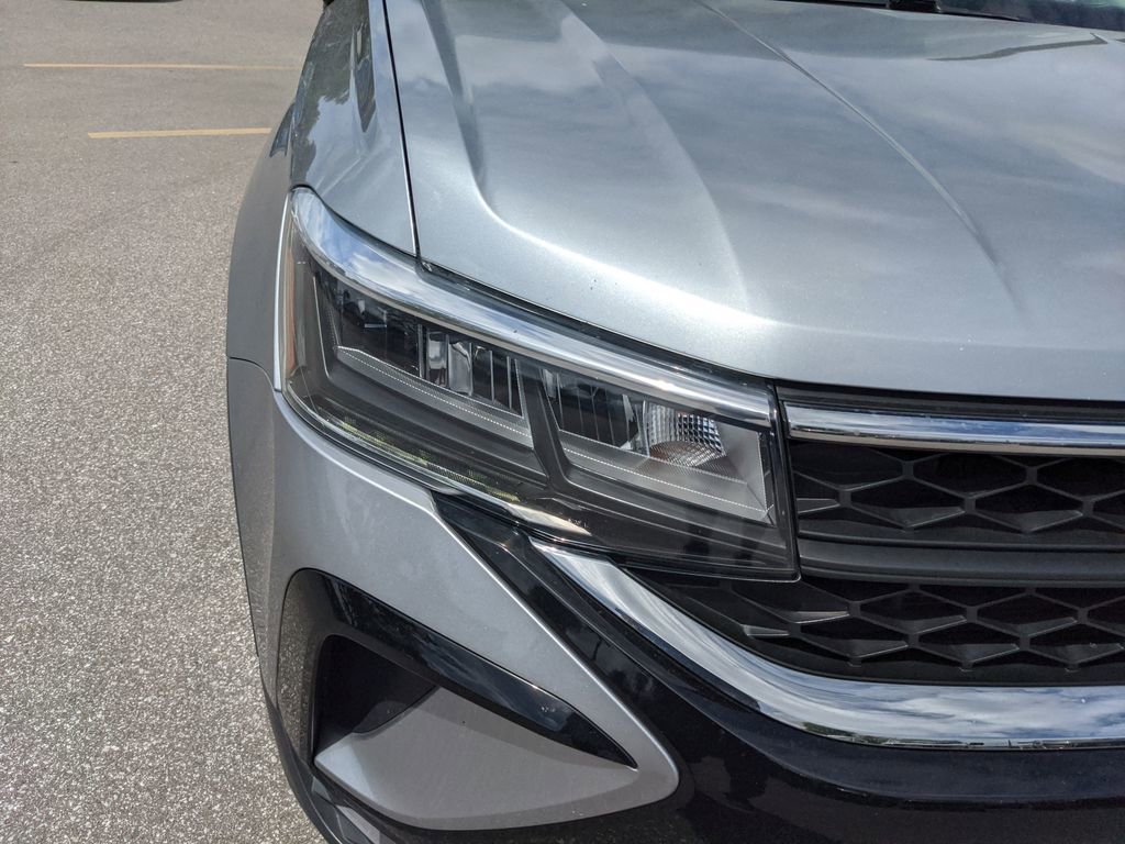 Used 2022 Volkswagen Taos SE image 9