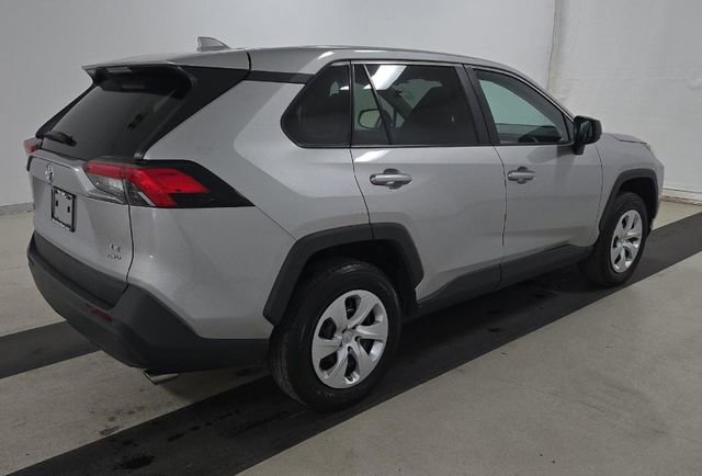 Used 2024 Toyota RAV4 LE AWD/4WD image 3