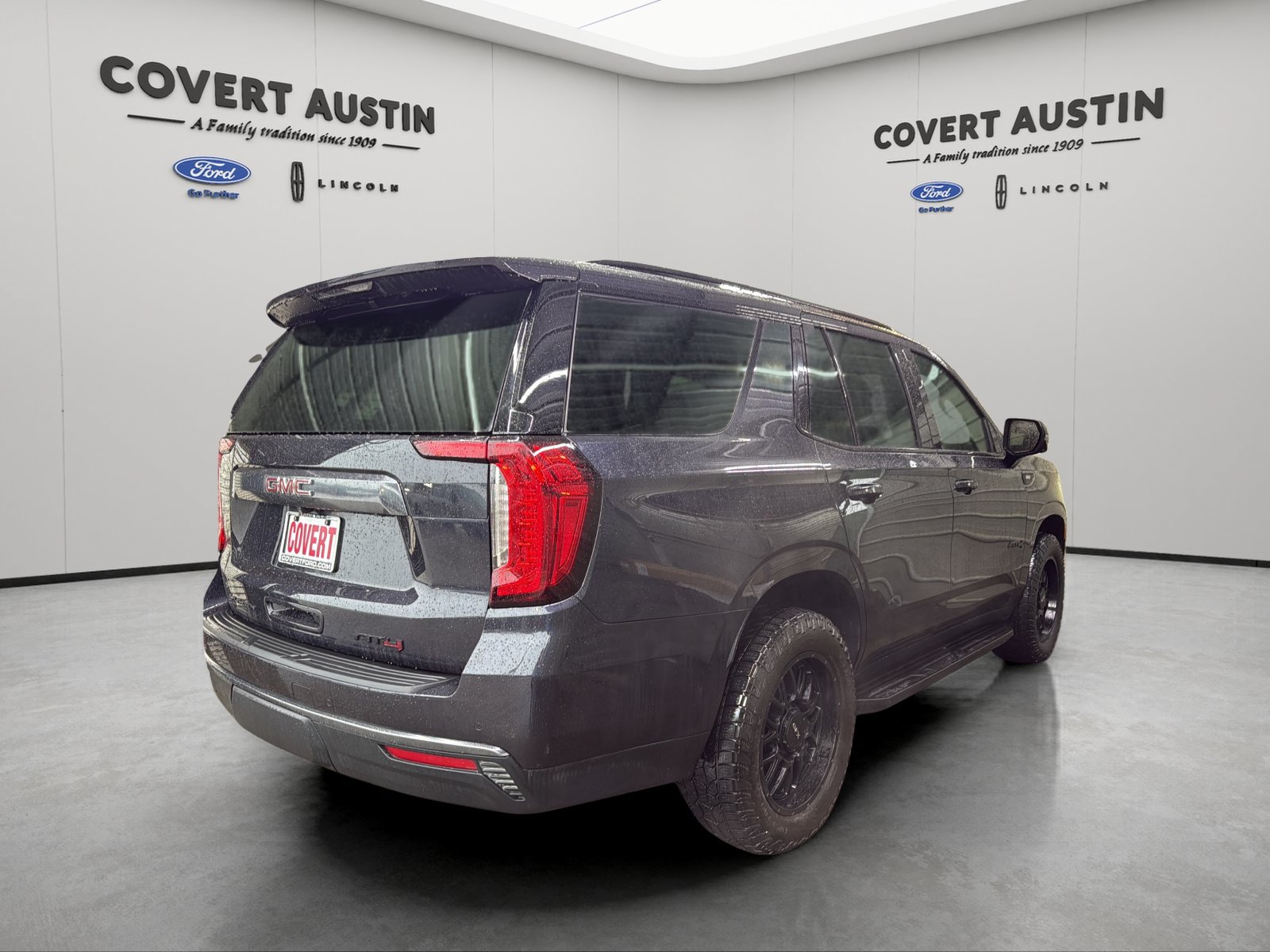 Used 2023 GMC Yukon AT4 w/ Technology Package AWD/4WD image 5