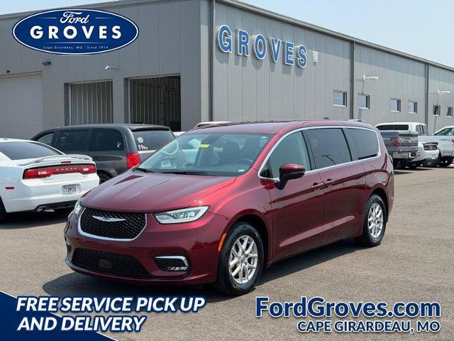 Used 2023 Chrysler Pacifica Touring-L FWD image 1