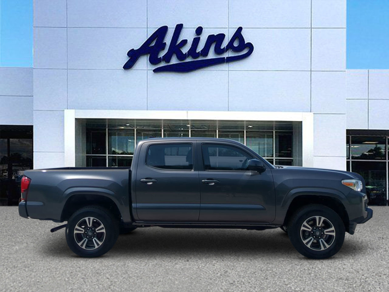 Used 2018 Toyota Tacoma SR w/ SR Convenience Package image 5