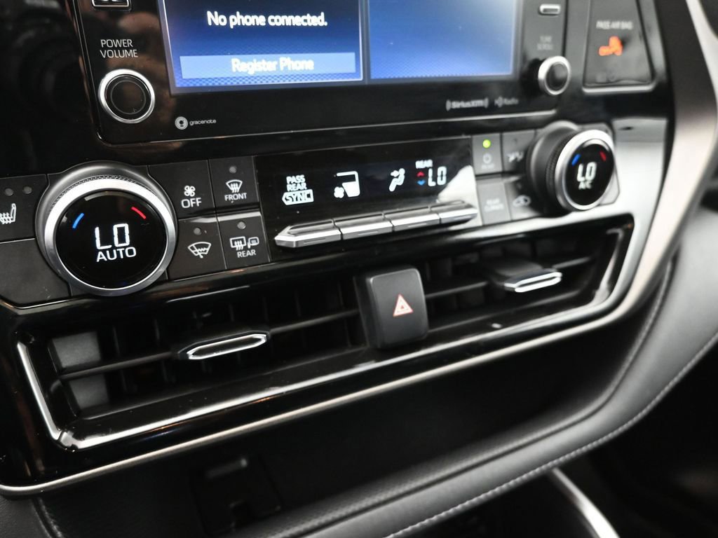 Used 2021 Toyota Highlander XLE image 44