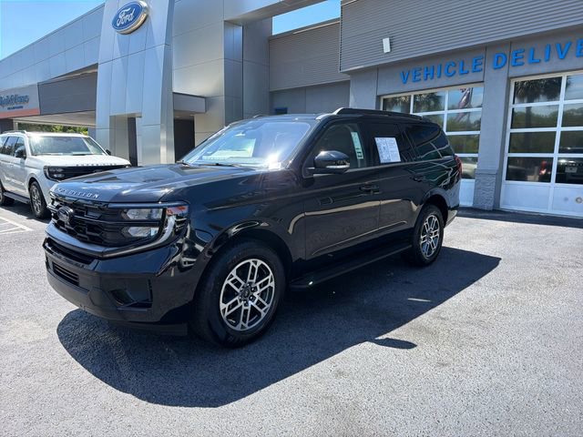 Certified 2025 Ford Expedition Active RWD image 3