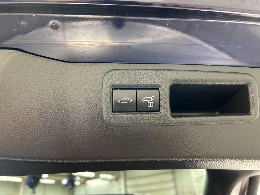 Used 2022 Toyota Venza LE image 25