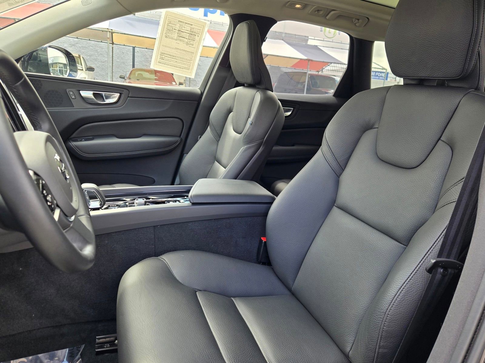Used 2025 Volvo XC60 B5 Plus AWD/4WD image 22
