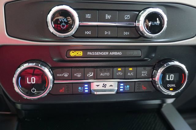 Certified 2022 Ford F350 Platinum w/ Tremor Off-Road Package AWD/4WD image 28