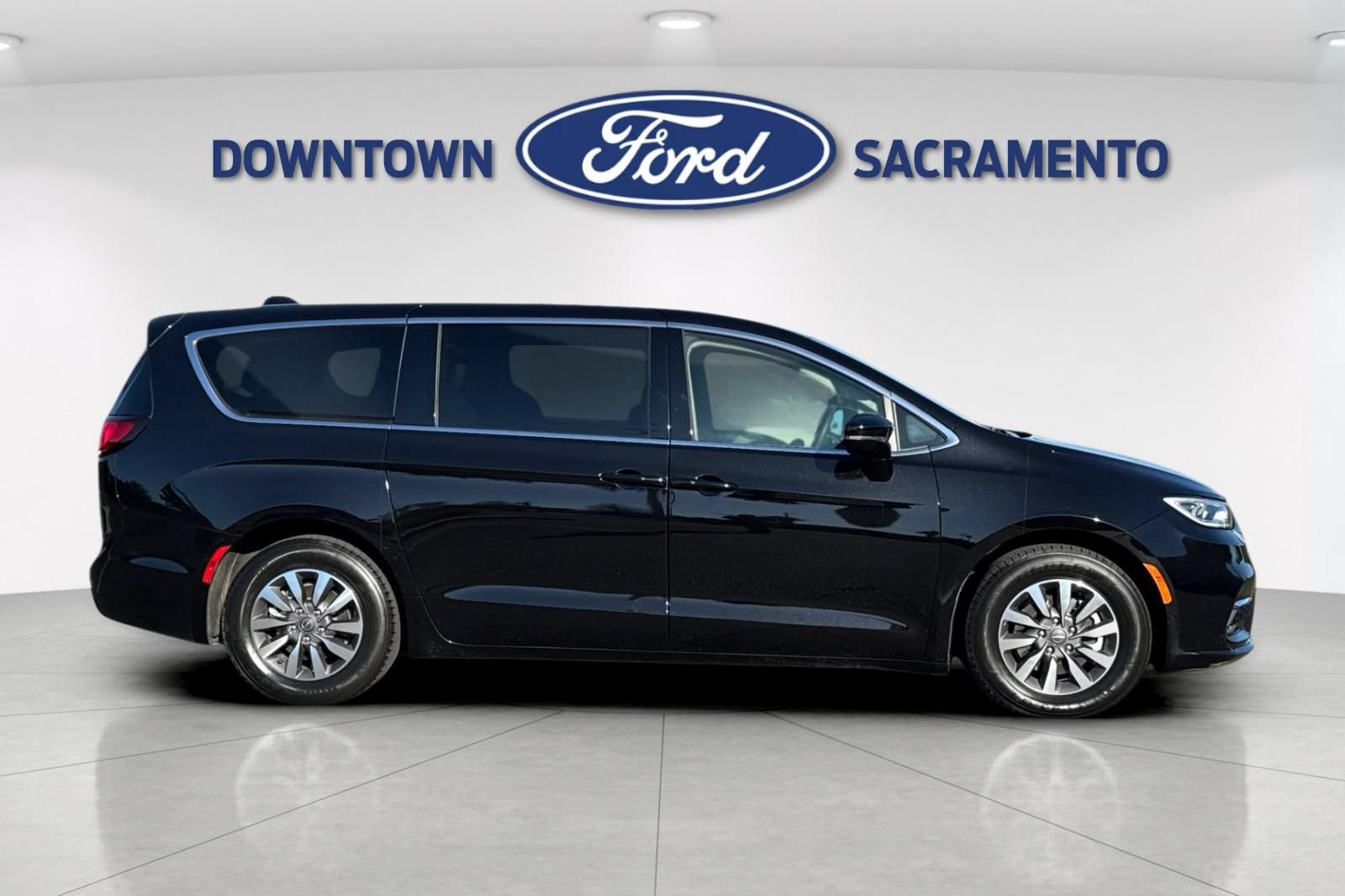 Used 2024 Chrysler Pacifica Limited FWD image 10
