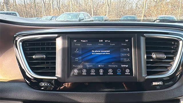 Used 2018 Chrysler Pacifica Touring-L image 24