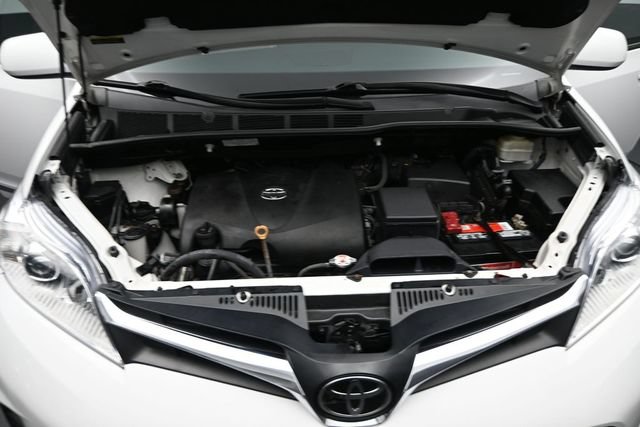 Used 2018 Toyota Sienna LE FWD image 32