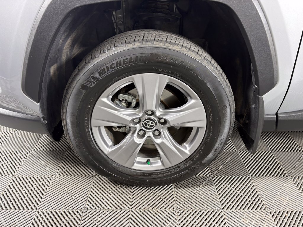 Used 2025 Toyota RAV4 XLE AWD/4WD image 10