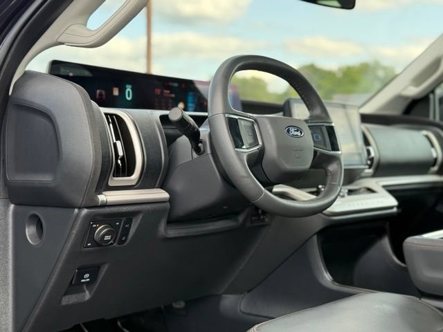 Certified 2025 Ford Expedition Active AWD/4WD image 13