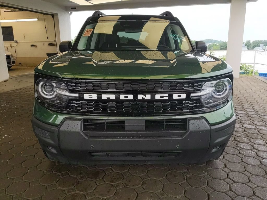 Certified 2025 Ford Bronco Sport Outer Banks w/ Outer Banks Tech Package+ AWD/4WD image 2