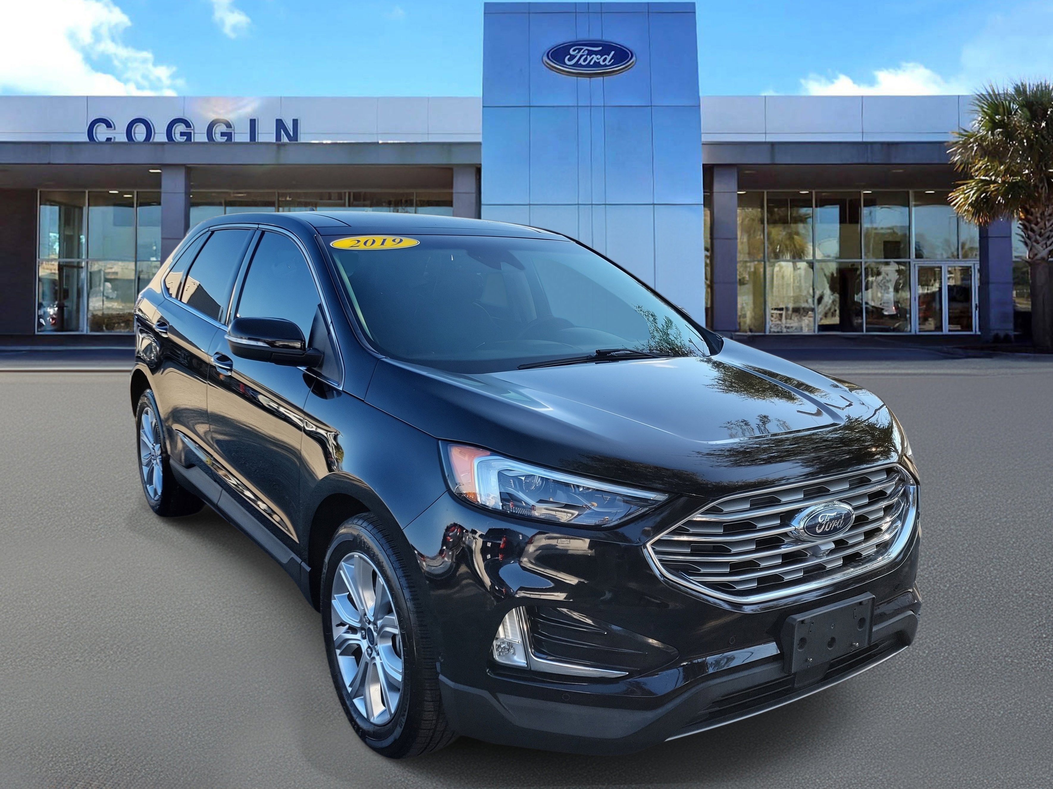 Certified 2019 Ford Edge Titanium w/ Equipment Group 301A image 4
