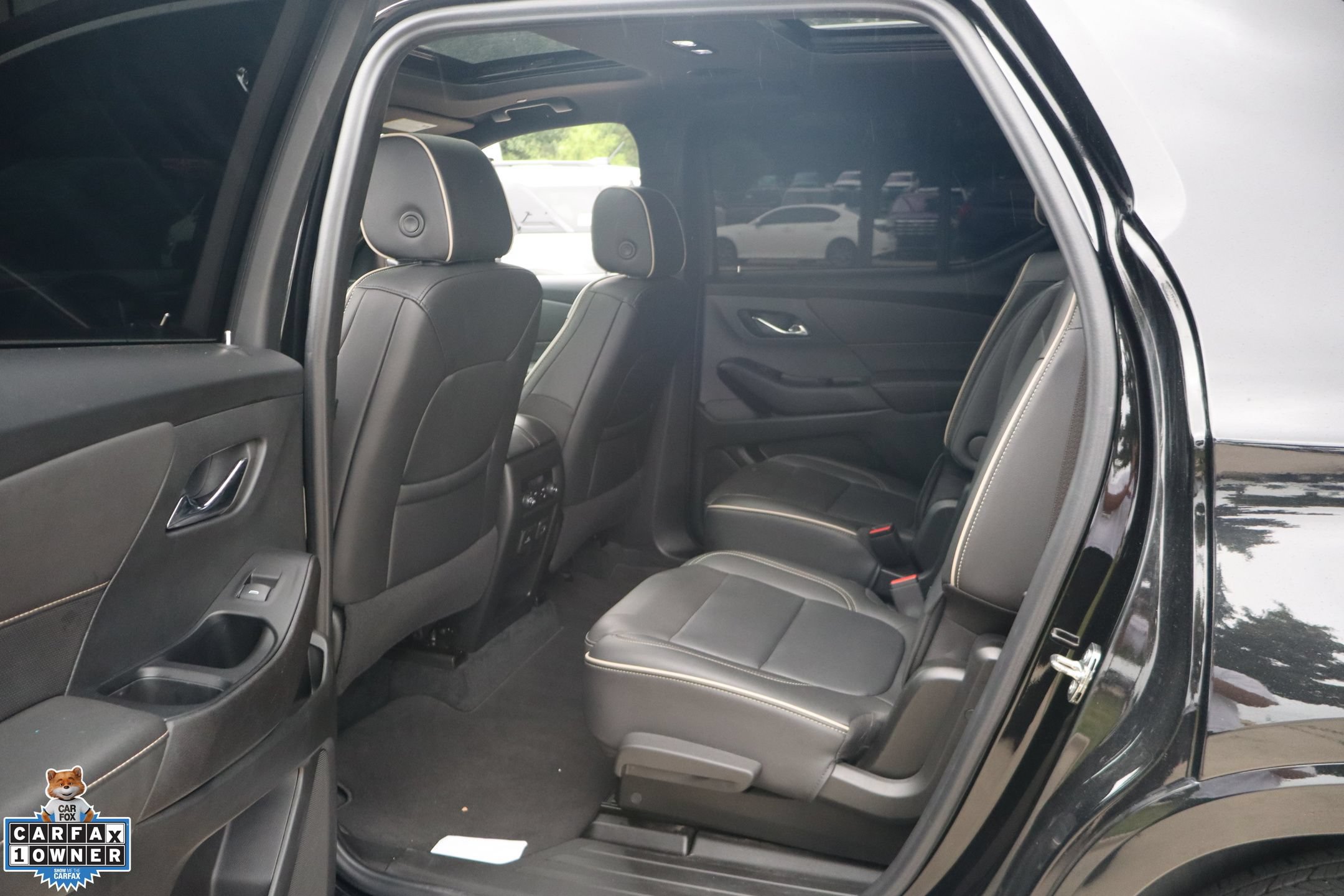 Used 2023 Chevrolet Traverse Premier FWD image 27