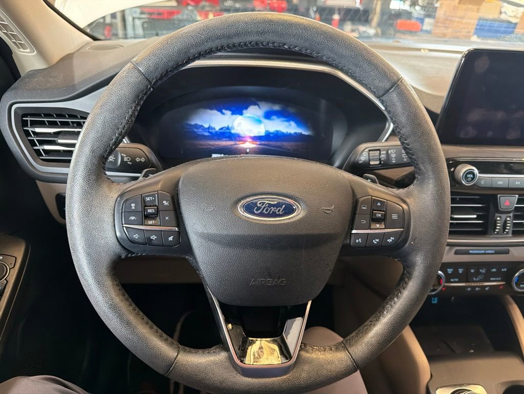 Certified 2020 Ford Escape Titanium w/ Titanium Premium Package 2.0 AWD/4WD image 11
