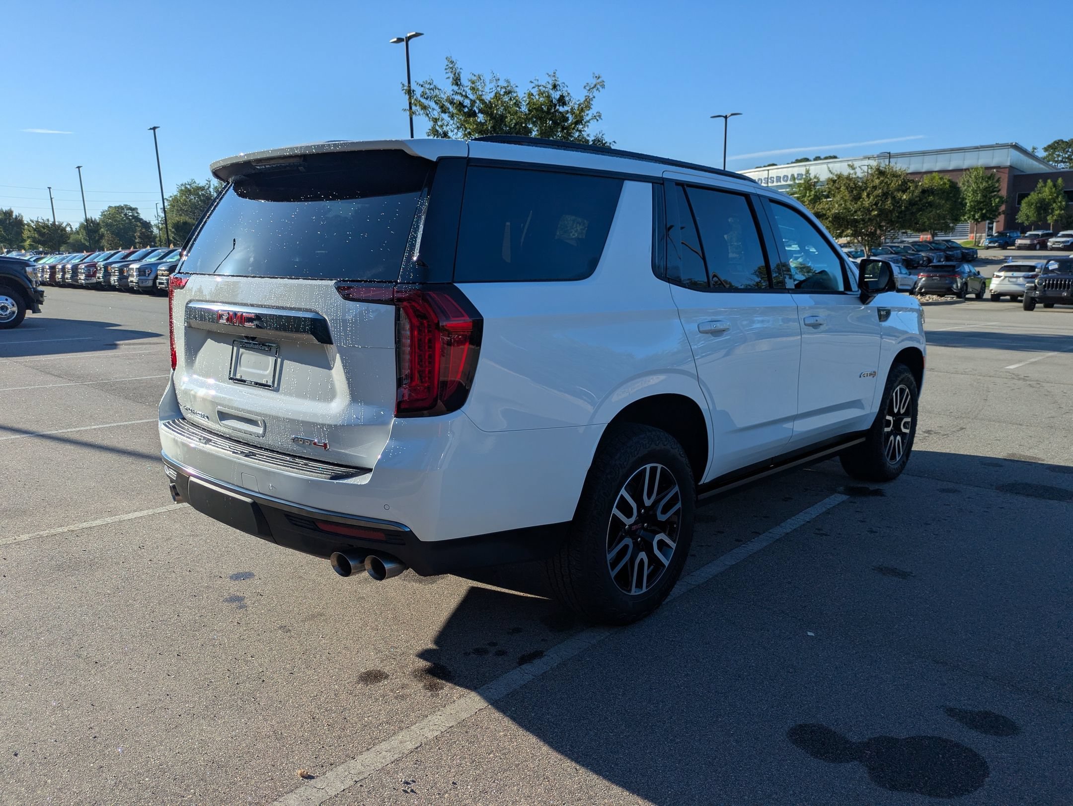 Used 2024 GMC Yukon AT4 w/ Technology Package AWD/4WD image 4