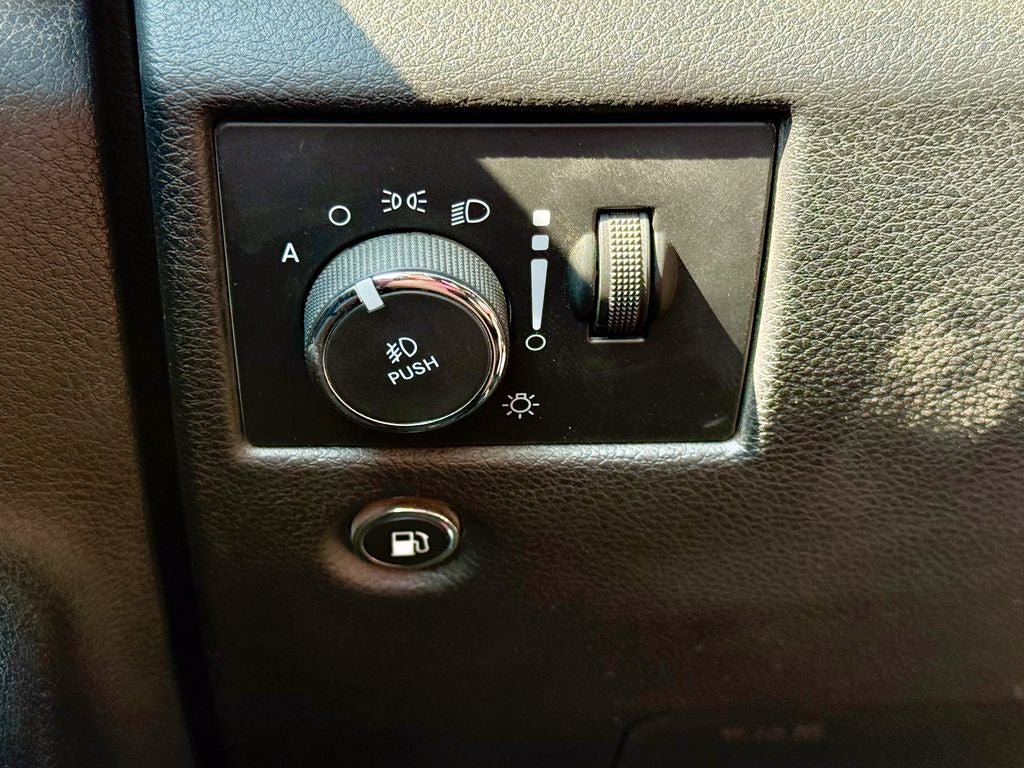 Used 2019 Jeep Grand Cherokee Altitude AWD/4WD image 20