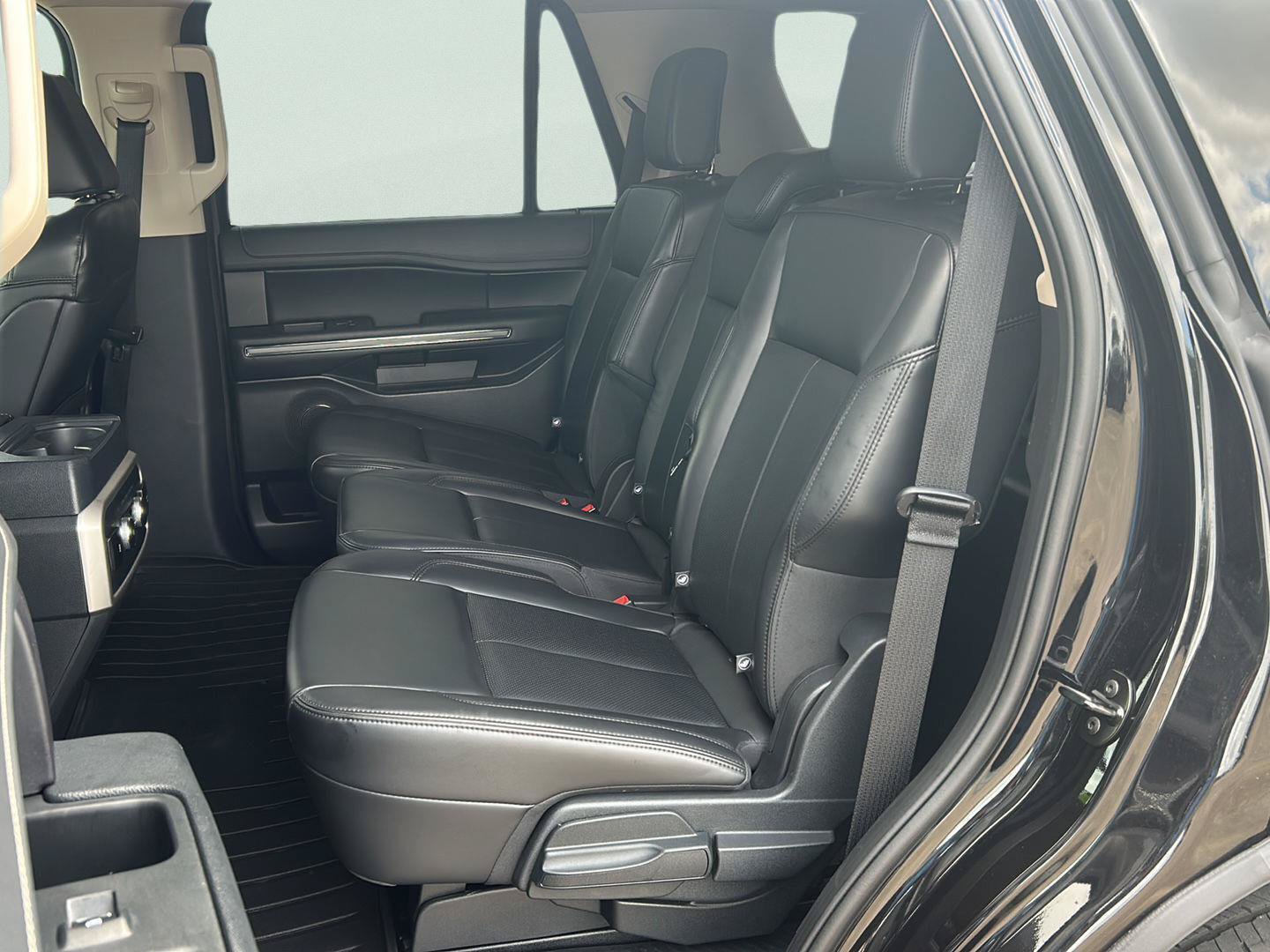 Certified 2024 Ford Expedition XLT RWD image 22