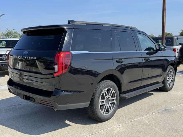 Certified 2025 Ford Expedition Active AWD/4WD image 3