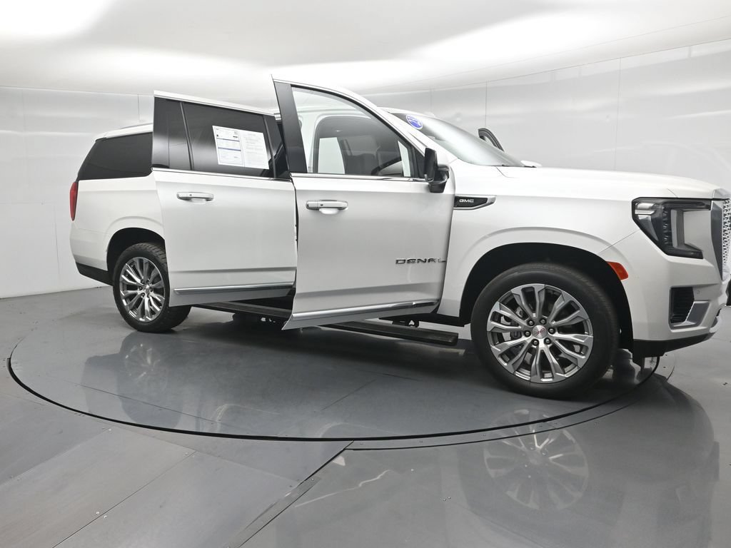 Used 2023 GMC Yukon XL Denali AWD/4WD image 32