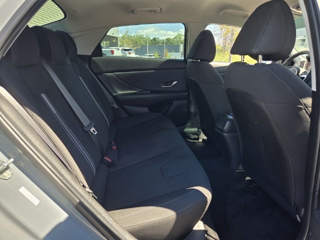 Used 2023 Hyundai Elantra SEL w/ Convenience Package FWD image 17