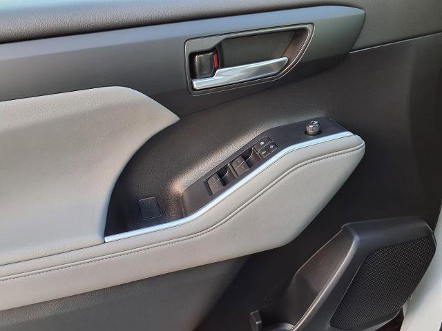 Used 2023 Toyota Highlander XLE image 16