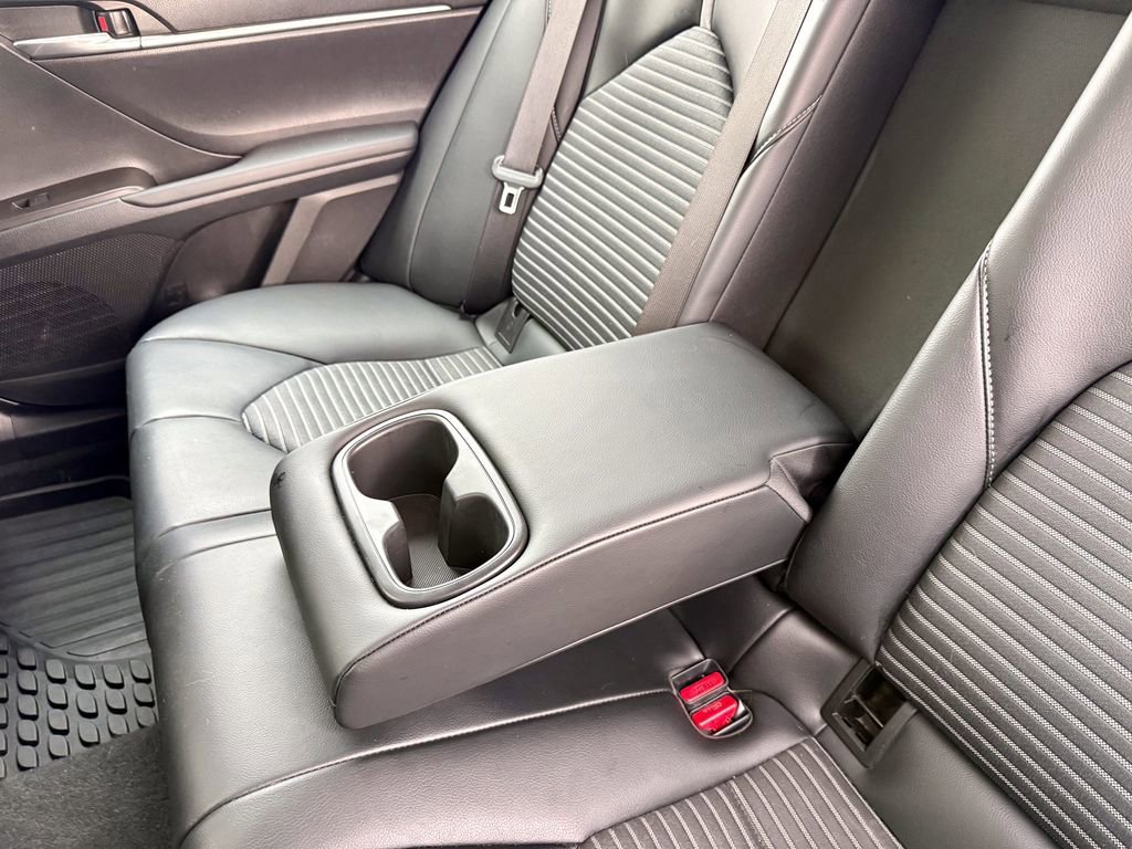 Used 2021 Toyota Camry SE w/ Cold Weather Package image 33