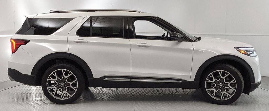 Certified 2025 Ford Explorer Platinum w/ Ultimate Package AWD/4WD image 2
