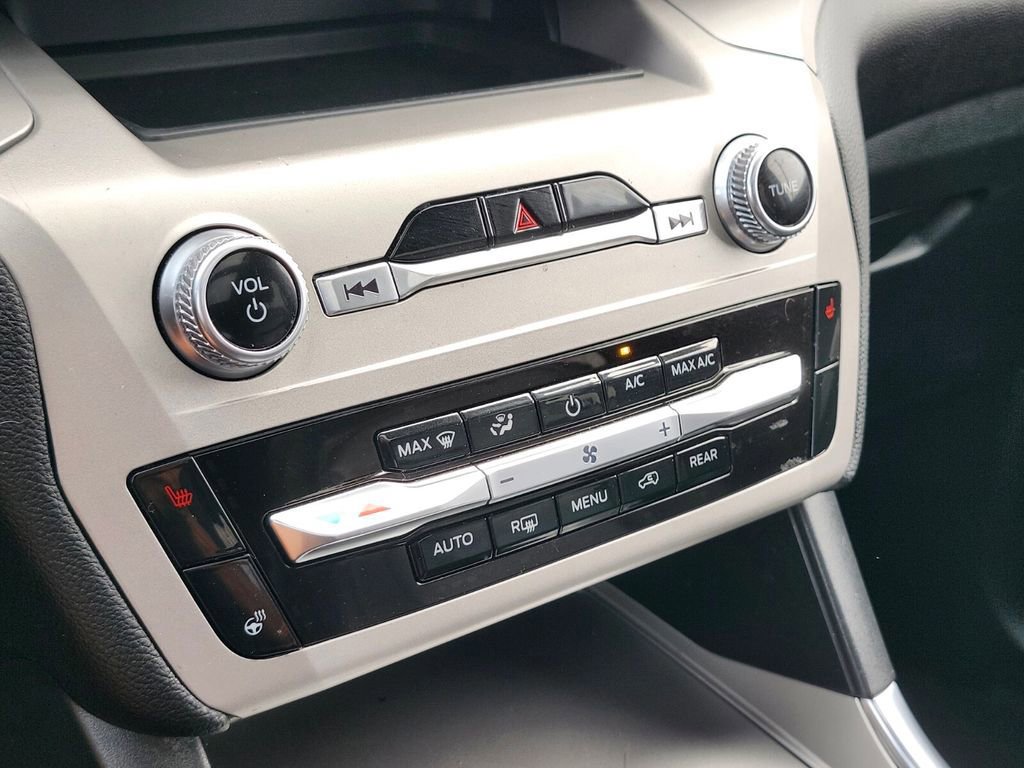 Certified 2022 Ford Explorer XLT w/ Equipment Group 202A image 25