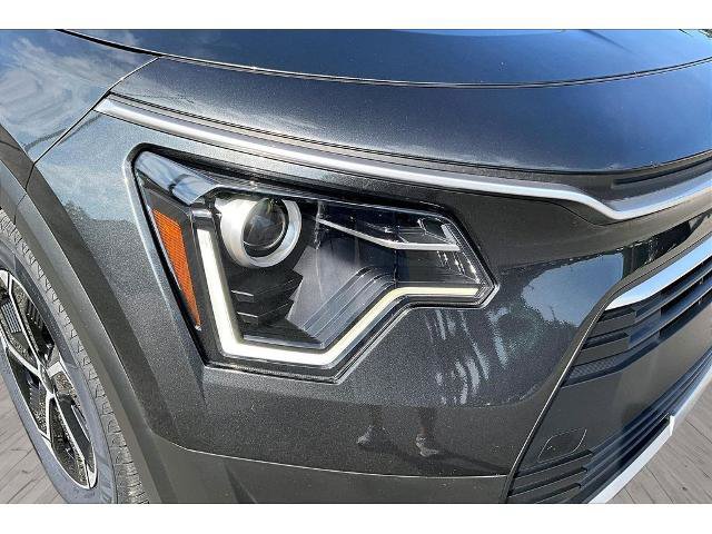 Used 2025 Kia Niro LX FWD image 25