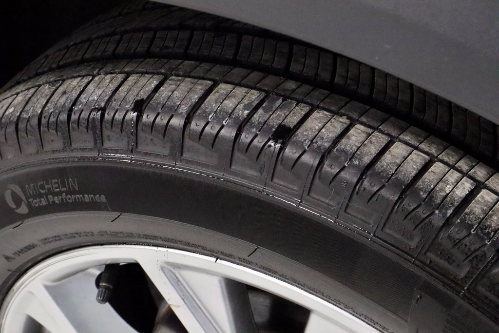 Certified 2020 Ford Explorer XLT w/ Equipment Group 202A image 20