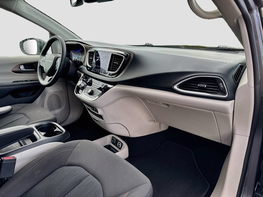 Used 2019 Chrysler Pacifica Touring Plus w/ Advanced Safetytec Group FWD image 29