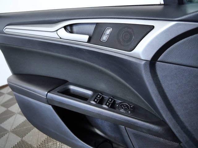 Certified 2020 Ford Fusion SE AWD/4WD image 28