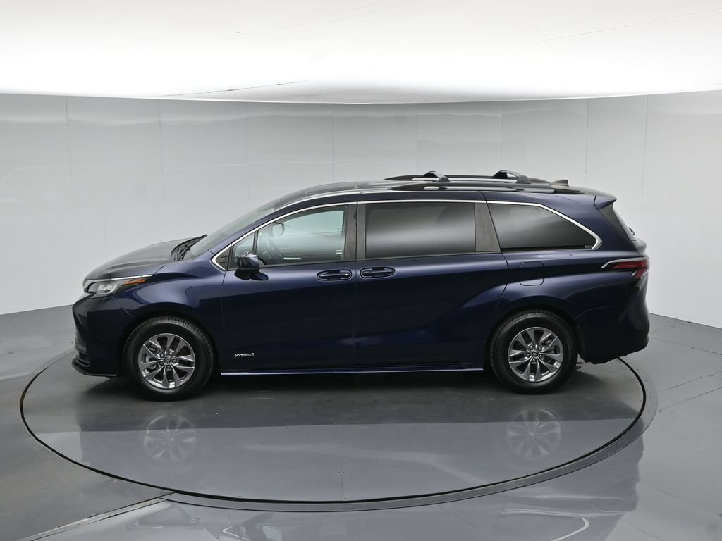 Used 2021 Toyota Sienna LE w/ LE Plus Package FWD image 48