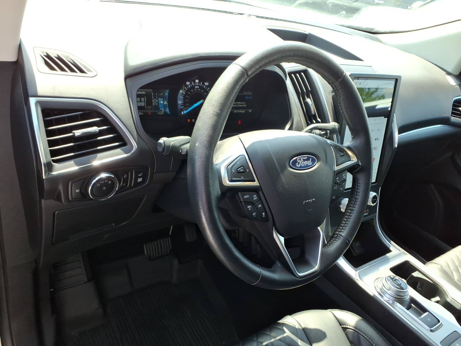 Certified 2024 Ford Edge Titanium w/ Equipment Group 301A AWD/4WD image 9