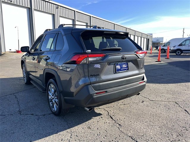 Used 2023 Toyota RAV4 XLE Premium image 5