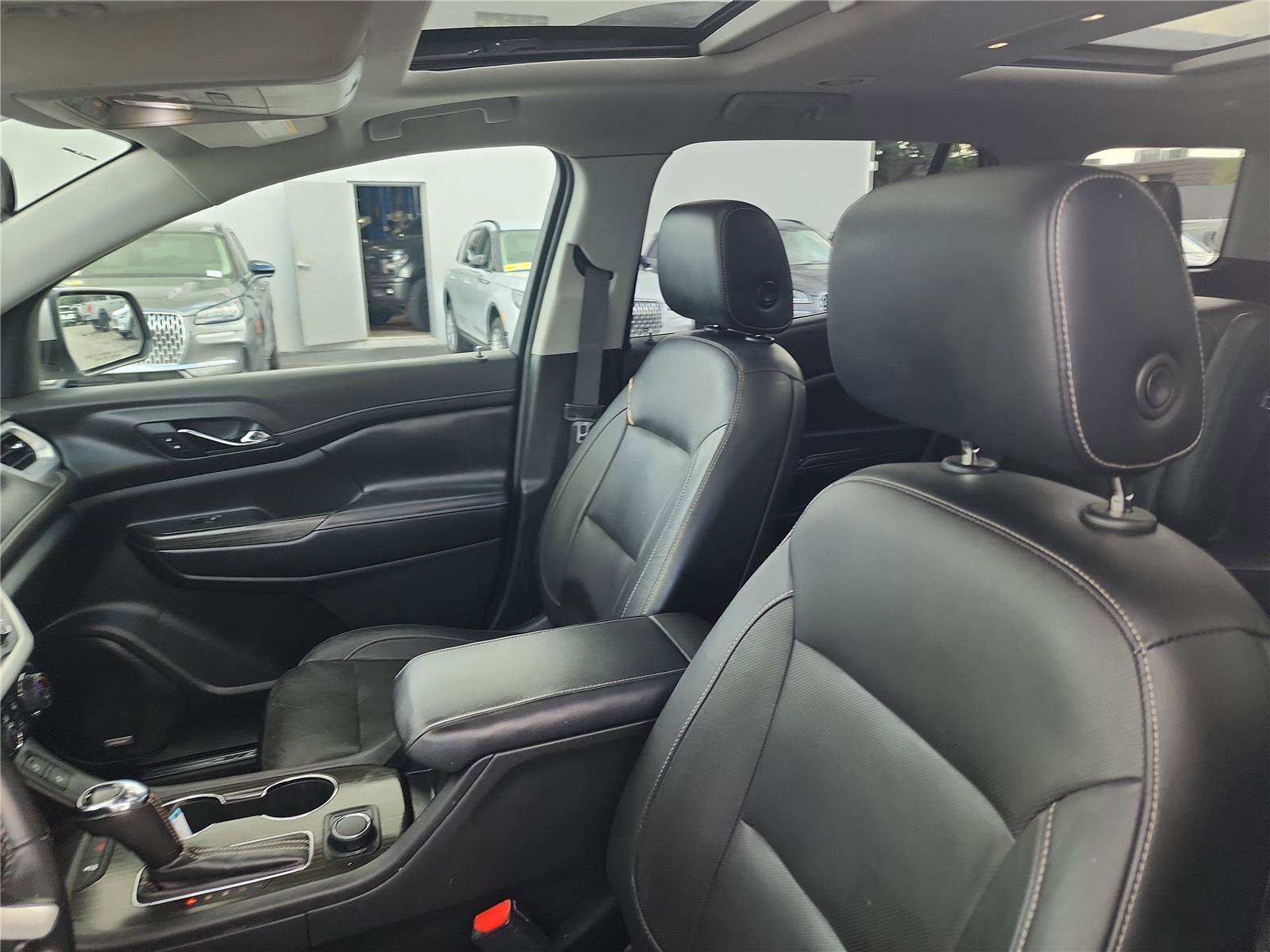 Used 2019 GMC Acadia SLT image 18