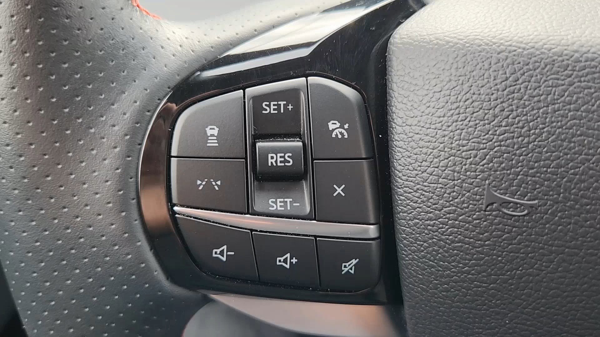 Certified 2025 Ford Explorer ST-Line image 12