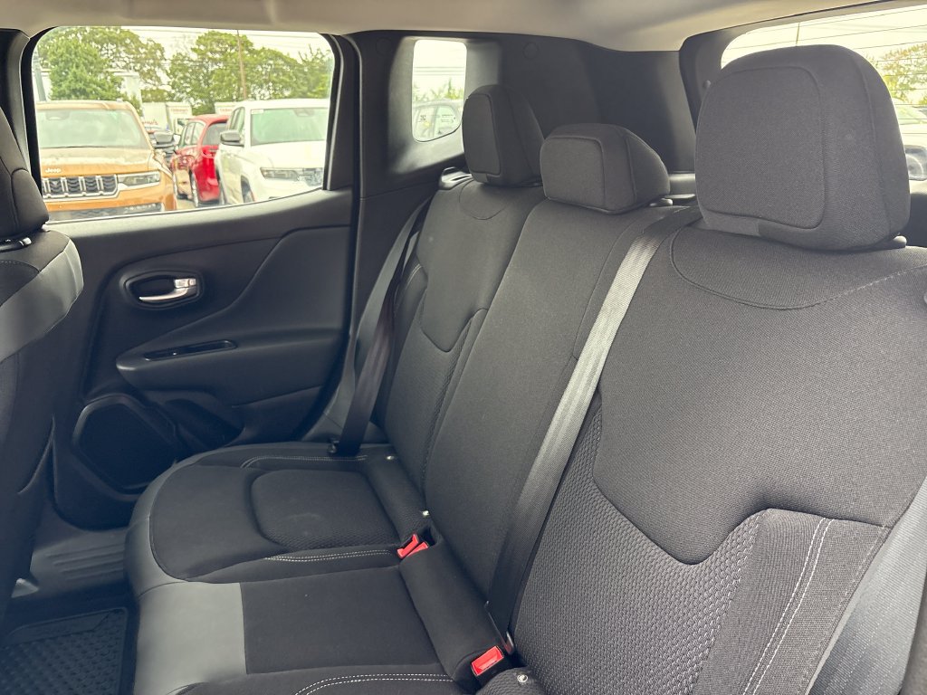 Used 2023 Jeep Renegade Altitude AWD/4WD image 21