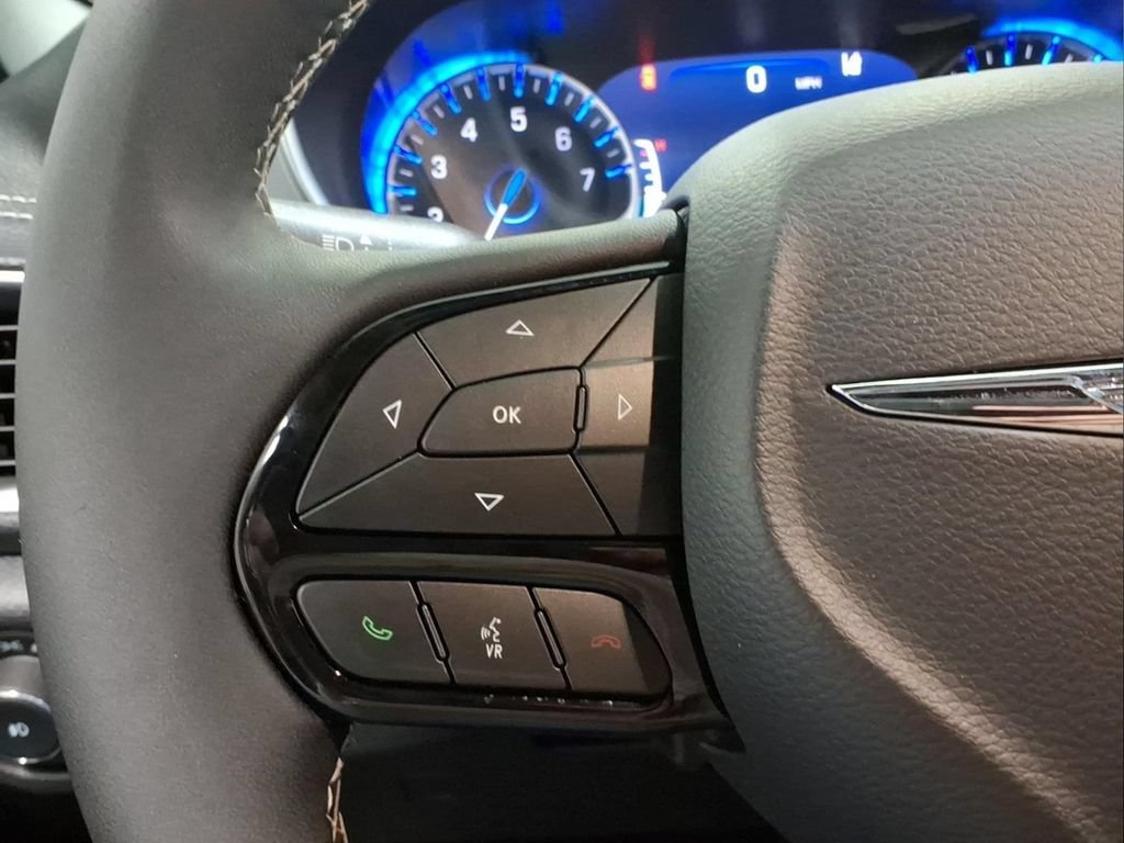 Used 2025 Chrysler Pacifica Limited FWD image 22