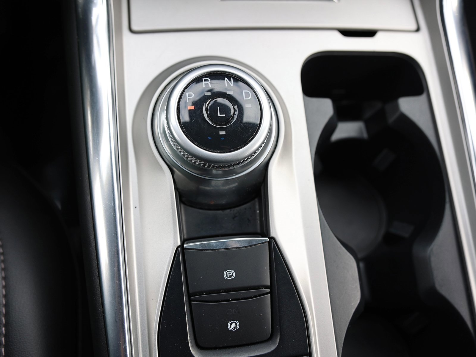 Certified 2022 Ford Explorer XLT w/ Equipment Group 202A image 34