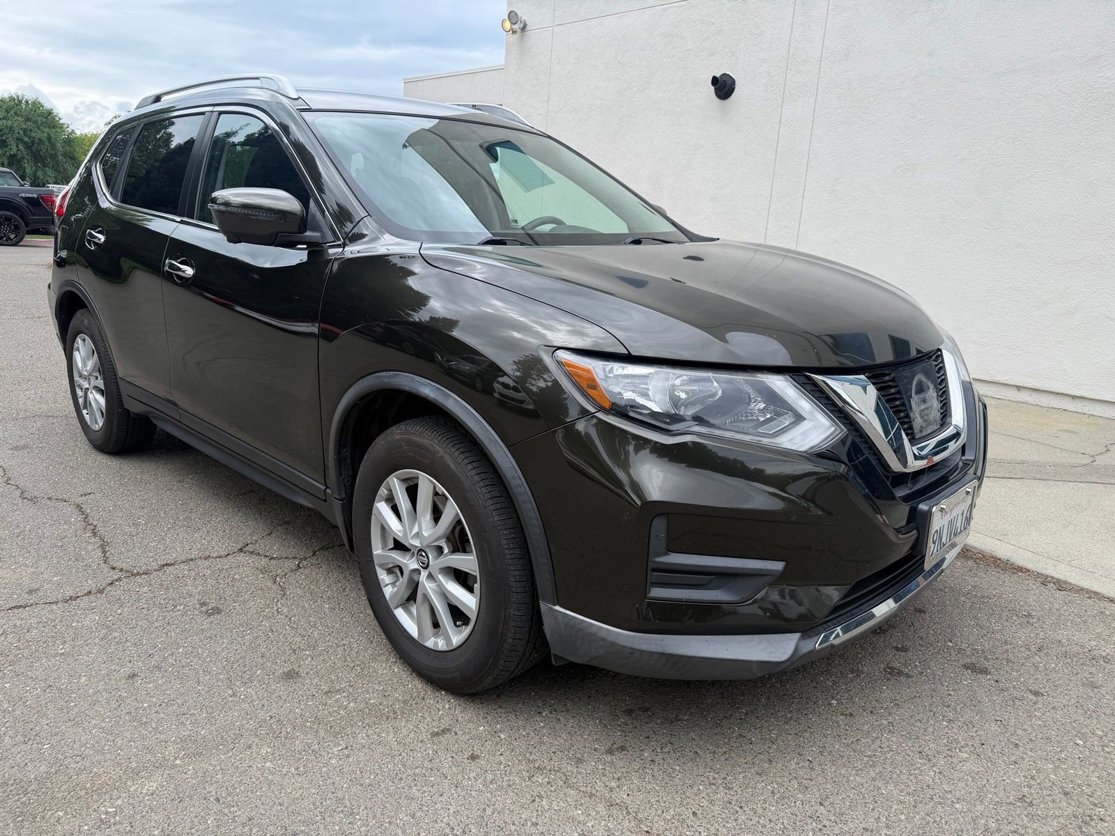 Used 2017 Nissan Rogue SV w/ SV Premium Package image 7