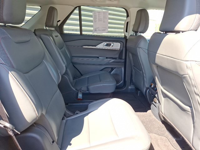 Certified 2025 Ford Explorer Active w/ Active Comfort Package RWD image 34