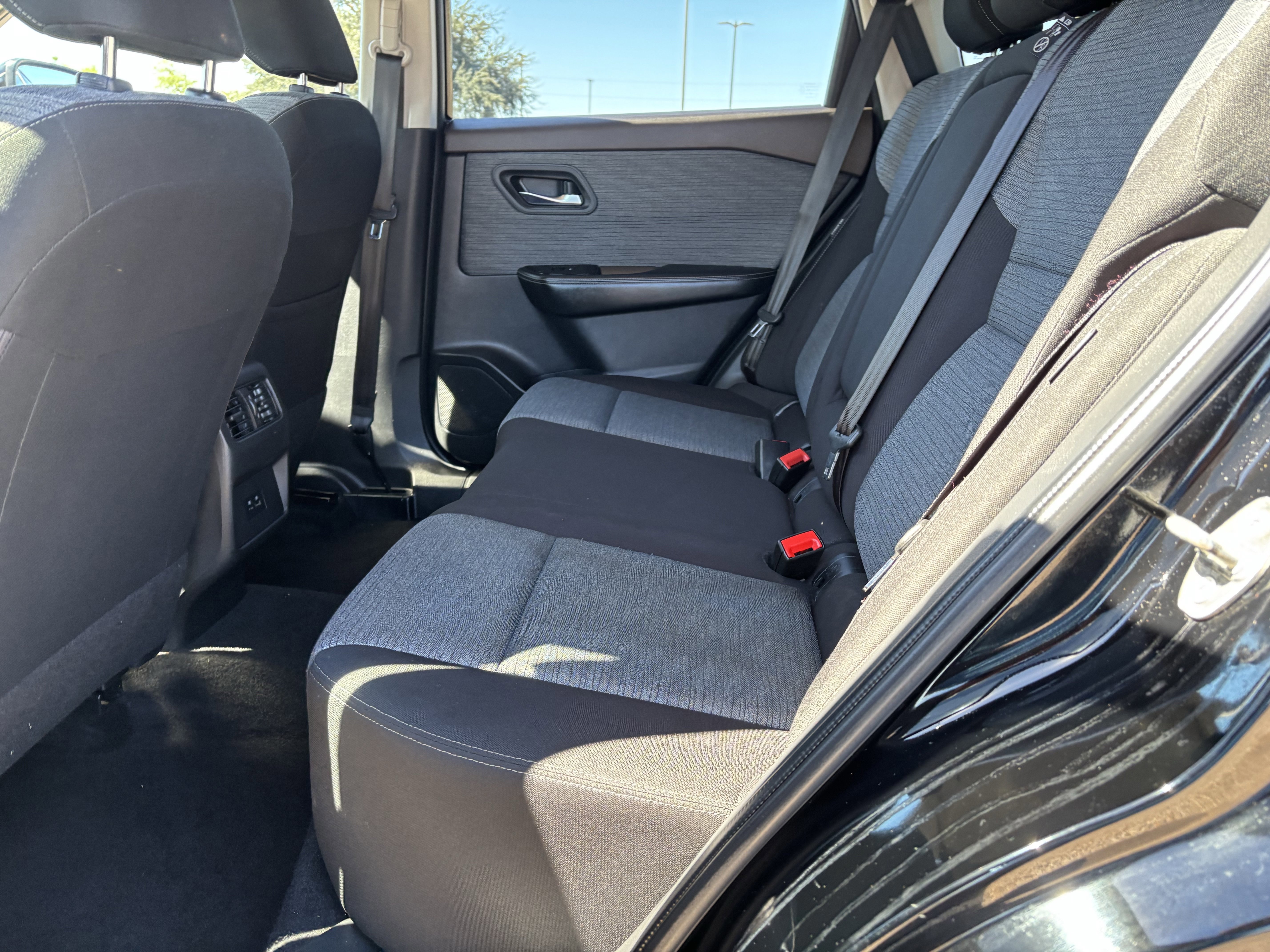 Used 2023 Nissan Rogue SV image 15