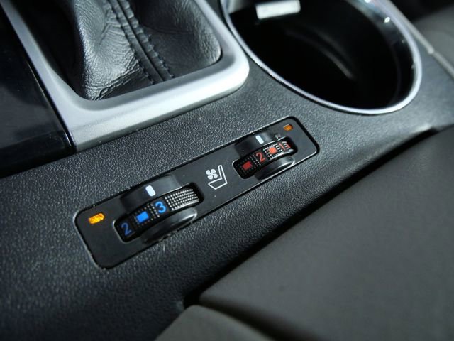 Used 2019 Toyota Highlander Limited Platinum AWD/4WD image 25