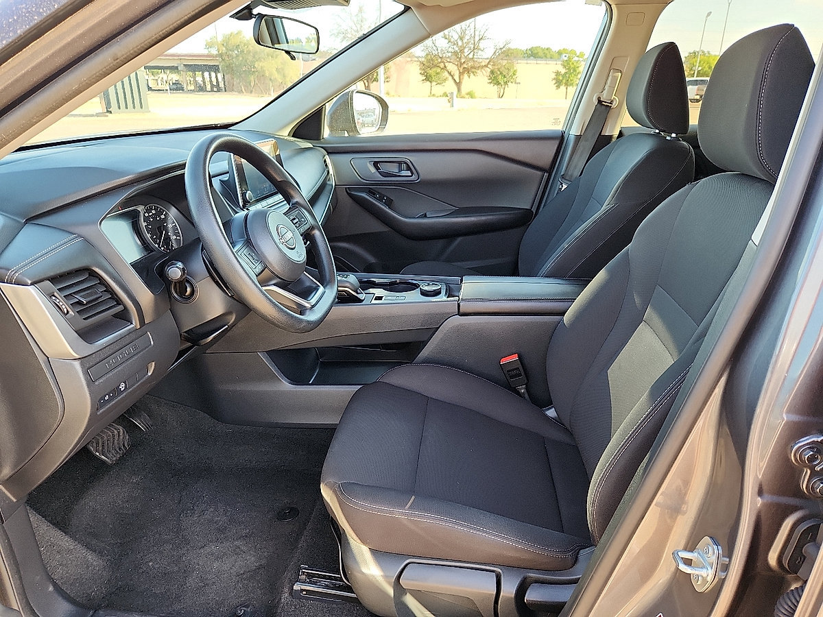 Used 2024 Nissan Rogue S AWD/4WD image 9