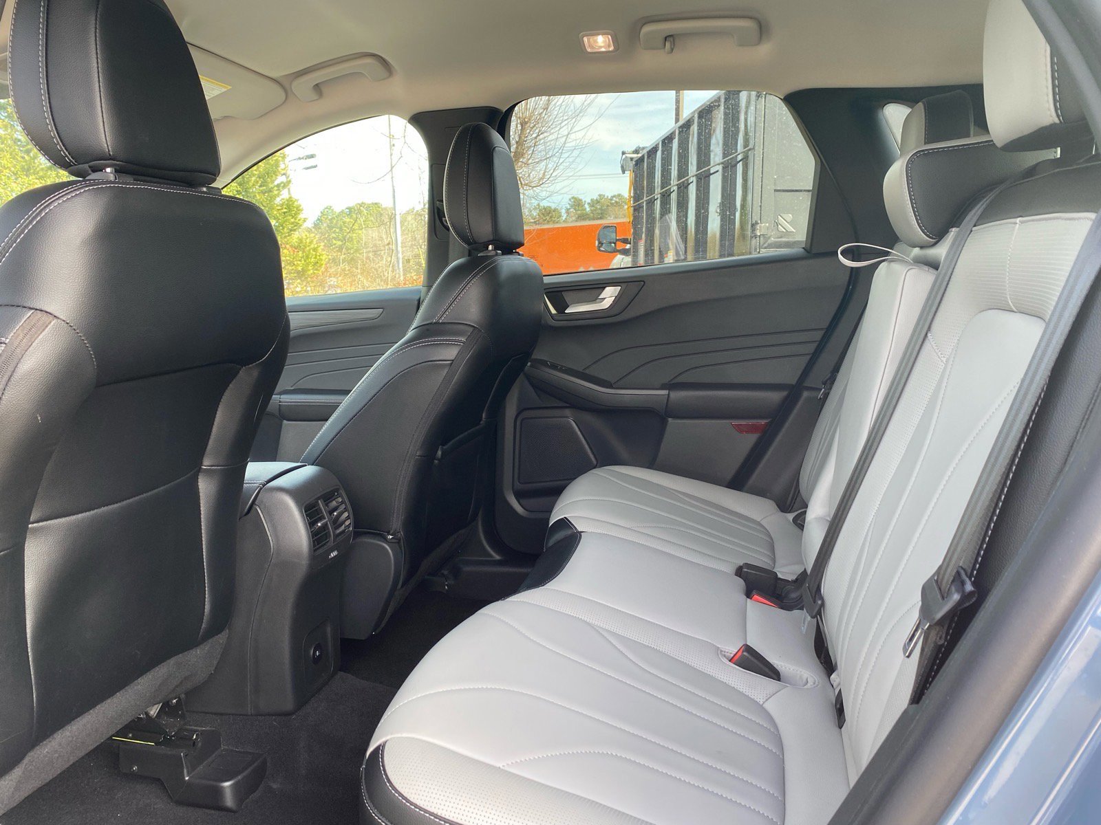 Certified 2025 Ford Escape Platinum w/ Premium Technology Package image 22